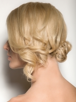 Chignon hairstyle with side waves | Kapsels voor vrouwen | Scoop.it