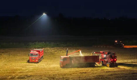 En Chine, des agriculteurs r&eacute;coltent en pleine nuit gr&acirc;ce &agrave; des drones qui &eacute;clairent les champs | business analyst | Scoop.it
