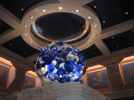 The moon by Dale Chihuly | Art Installations, Sculpture, Contemporary Art | Scoop.it