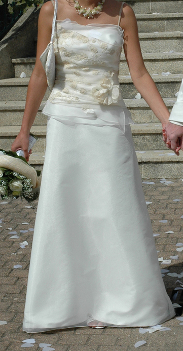 Robe de mariée Rembo Styling d'occasion et pas cher | Robes de mariée d'occasion | Scoop.it
