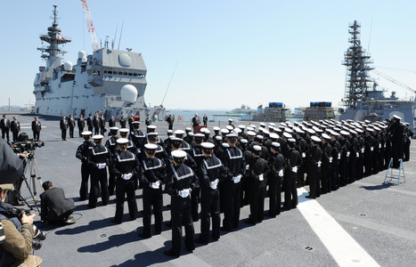 La Marine japonaise prend livraison de son porte-hélicoptères Izumo | Newsletter navale | Scoop.it