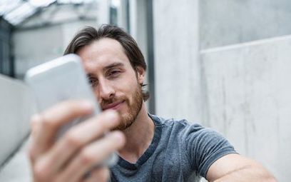 Just looking at your smartphone makes you less intelligent, study finds | SoRo media | Scoop.it