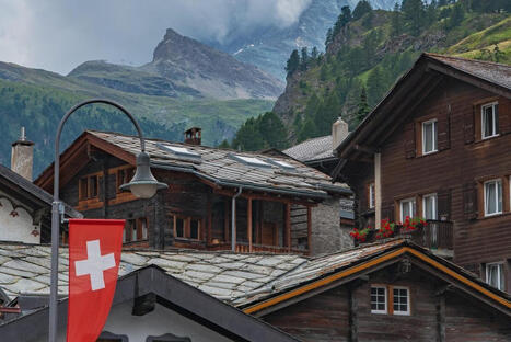 En Suisse, l’obligation de solarisation généralisée pourrait être soumise à la votation populaire en 2026 | POLITIQUES ENVIRONNEMENTALES ET CLIMATIQUES, RSE, FINANCES "VERTES", INFORMATIONS GENERALES | Scoop.it