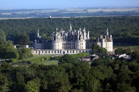 Oyé, oyé, Sans-Dents, Jupiter fête ses 40 ans au "Domaine de Chambord, Et que la Fête Commence ! #JeNeVeuxPlusPersonneVoirDormirDansLaRueDiciLaFinDelAnnée  disait Jupiter ..  #SaleCon #macron | Infos en français | Scoop.it