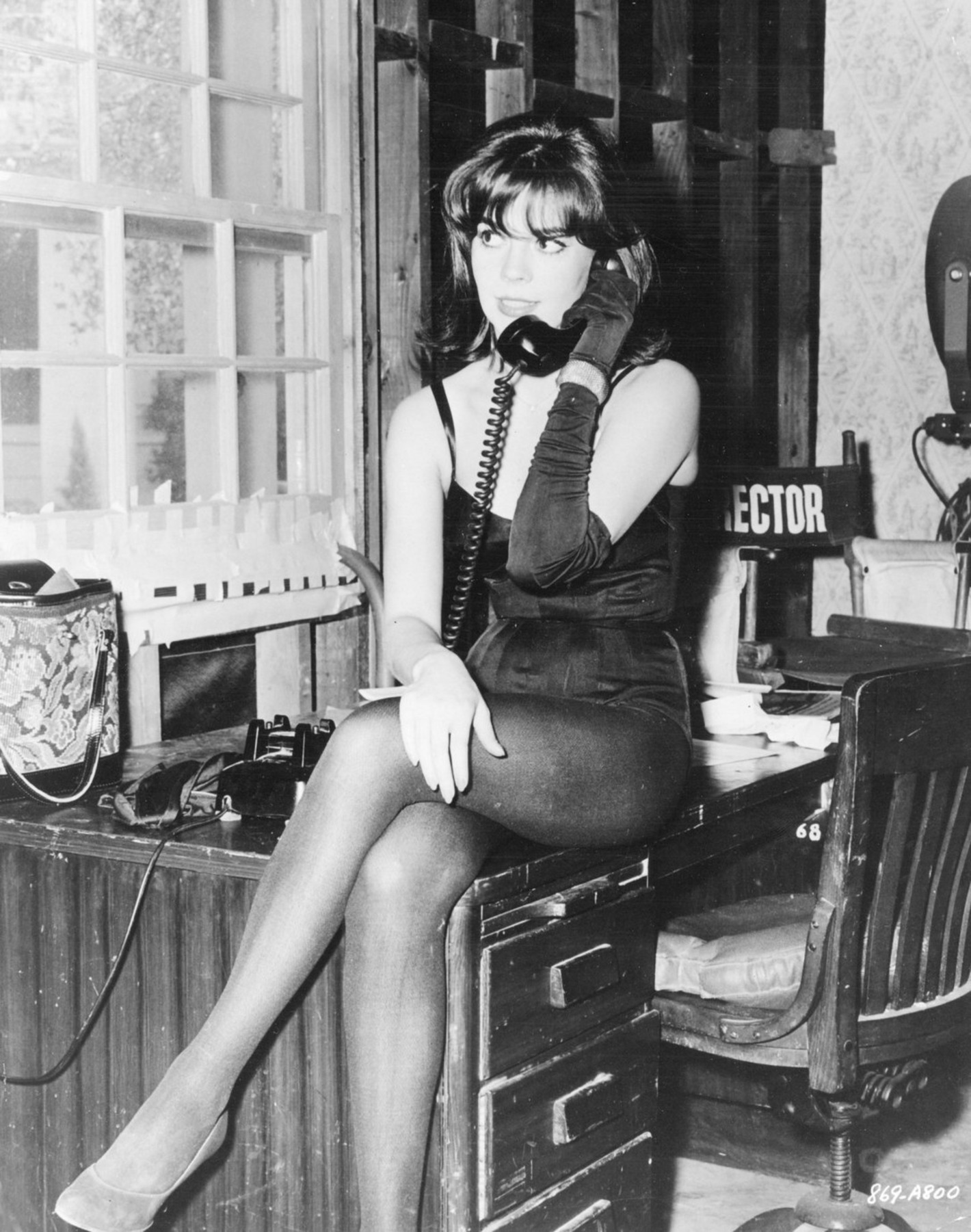 Развратница. Ретро чулки домашние. Нейлоновые чулки ретро. Женщины в рейтузах. Ретро чулки домашние.