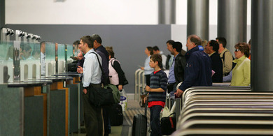 Kiwis stay home as Oz attraction dwindles - Business - NZ Herald News | Trans Tasman Migration | Scoop.it