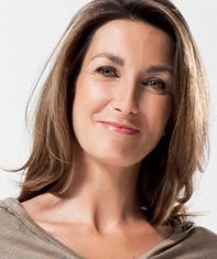Anne-Claire Coudray (74e promo ESJ) nommée remplaçante des JT du week-end de TF1 | DocPresseESJ | Scoop.it