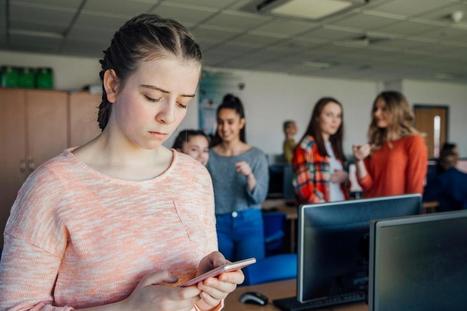 Girls TWICE as likely as boys to suffer depression linked to social media | ICLS media and publications | Scoop.it