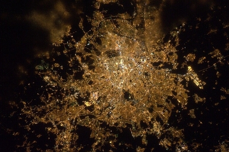 La Terre vue de nuit depuis la Station spatiale internationale | Merveilles - Marvels | Scoop.it