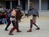 Combat de gladiateurs dans la cour du Lyc&eacute;e-Coll&egrave;ge du Diois - Latine Loquere | Net-plus-ultra | Scoop.it