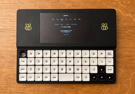 Bee Write Back - A Raspberry Pi Zero 2 W-based DIY writerdeck with 5.5-inch OLED and mechanical keyboard - CNX Software | Embedded Systems News | Scoop.it