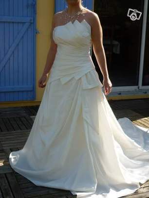 Annonce : vends robe de mariée + jupon + voile + bijoux - Aquitaine - Gironde - Occasion du mariage | Robes de mariée d'occasion | Scoop.it