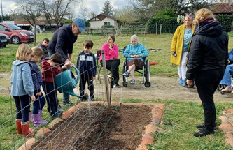 Partage intergénérationnel aux jardins de l’Estrigon à Labrit | Landes - Conseils municipaux & communautaires | Scoop.it