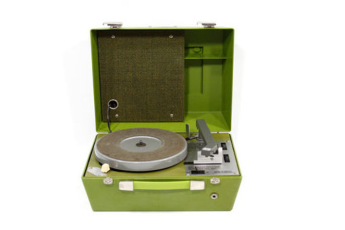 Vintage Chartreuse Portable Record Player in Brail | Antiques & Vintage Collectibles | Scoop.it