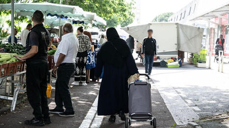 REPORTAGE. "C'est une atteinte &agrave; la libert&eacute;&nbsp;!"&nbsp;: les femmes qui portent un voile sous le choc, apr&egrave;s la proposition d'un r&eacute;f&eacute;rendum par le RN &ndash; France Info | Revue de presse | Scoop.it