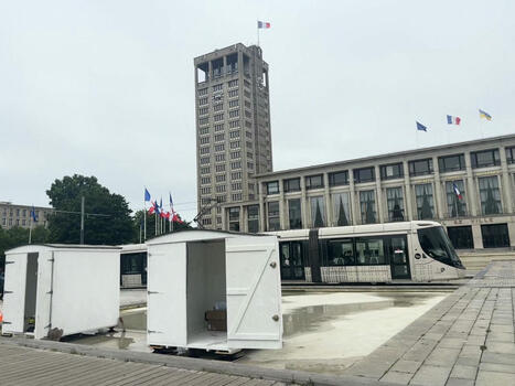 Que font ces cabanes de plage install&eacute;es sur la place de l'h&ocirc;tel de ville au Havre&nbsp;? | Veille territoriale AURH | Scoop.it