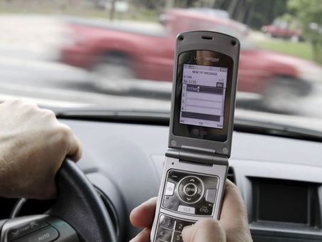 Drivers talk on cell phones less but surf, e-mail more | Rhode Island Lawyer, David Slepkow | Scoop.it