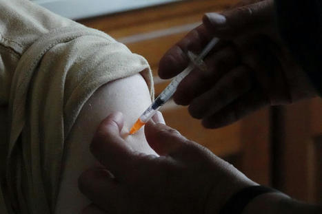 Covid-19 : pourquoi la vaccination des plus de 75 ans dans les quartiers populaires de Lyon est à la traîne | Labo Cités - L'actualité de la politique de la ville en Auvergne-Rhône-Alpes | Scoop.it
