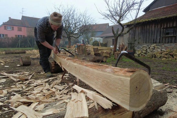 Vidéo. Des charpentiers utilisent des méthodes ancestrales pour reconstruire une maison de 1700 à Scherwiller en Alsace | Découvrir, se former et faire | Scoop.it