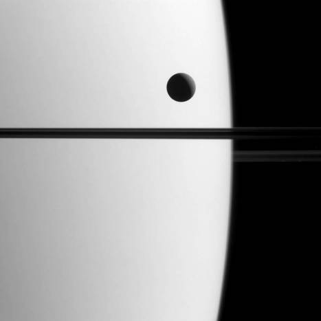 Espectacular Imagen de Saturno y Dione | Universo y F&iacute;sica Cu&aacute;ntica | Scoop.it