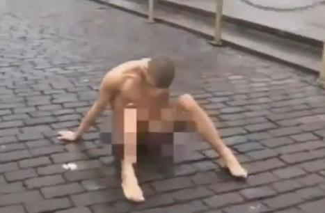 Moscou. Il cloue ses testicules sur les pavés de la place Rouge | Mais n'importe quoi ! | Scoop.it