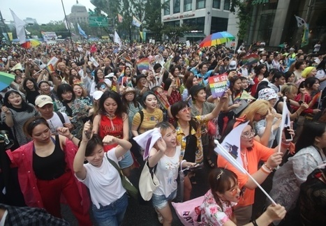 Thousands of People March for LGBT Equality at Seoul Pride Despite Opposition and Harsh Weather | LGBTQ+ Destinations | Scoop.it