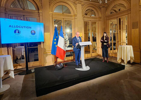 Le gouvernement prévoit de proposer une IA générative à 5,7 millions d'agents publics | Protection de la donnée | Scoop.it