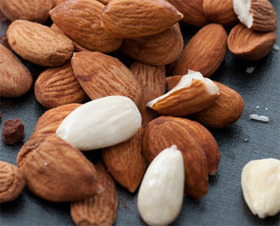Yaourt, amandes, thé vert : trois produits contre l'obésité - CalculerSonIMC, calcul de l'IMC et portail sur l'obésité | Thé, plantes à infusion, tisanes | Scoop.it