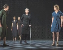 La Maison de Bernarda Alba, à la Comédie Française | Revue de presse théâtre | Scoop.it