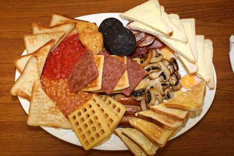 Scotsman eats the world's largest fried breakfast | No Such Thing As The News | Scoop.it