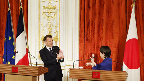 "Kam&eacute;ham&eacute;ha !" : quel est ce dr&ocirc;le de geste qu'ont &eacute;chang&eacute; Emmanuel Macron et la Premi&egrave;re ministre japonaise Sanae Takaichi en conf&eacute;rence de presse ? | Culture | Scoop.it