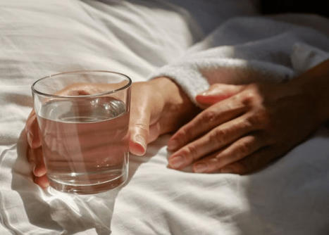 Drinking Water Before Bed Might Help You Sleep Better, Age Better and Boost Your Energy Levels | Online Marketing Tools | Scoop.it