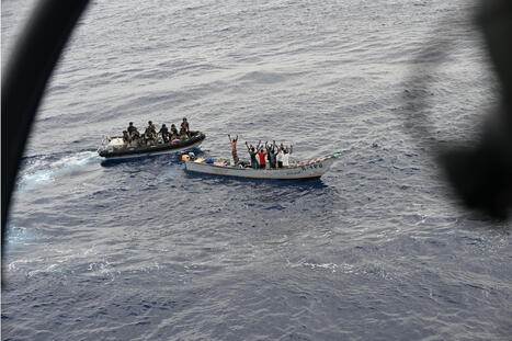 Somalie : le destroyer Kolkata de la marine indienne a intercept&eacute; un groupe de pirates | DEFENSE NEWS | Scoop.it