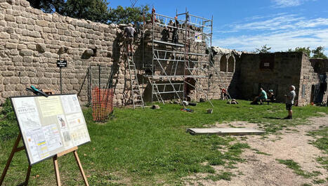 Rénovation de châteaux forts alsaciens : "C'est comme un puzzle mais avec des pierres de 80 à 100 kilos" - ici | Alsace Actu | Scoop.it