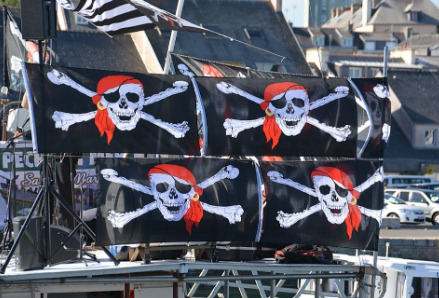 Hollywood's UK "Omnibus" Pirate Site Blocking Order Surfaces Through Cloudflare | AVIA piracy news | Scoop.it