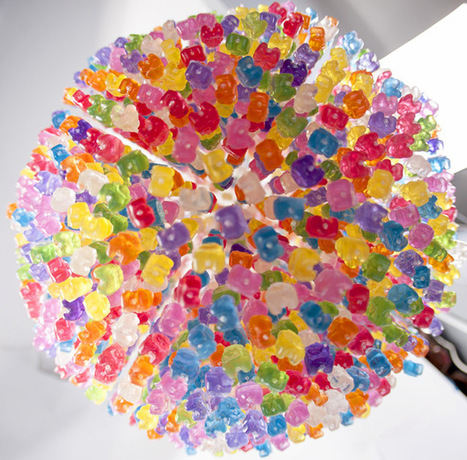 Chandelier Made from 3,000 Gummy Bears by Kevin Champeny | Colossal | El Mundo del Diseño Gráfico | Scoop.it
