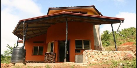 [inspiration] Un chalet en eartbag au coeur des montagnes Aseseeso du Ghana | Build Green, pour un habitat écologique | Scoop.it