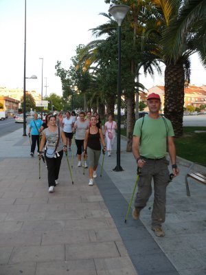Andar con bastones mejora la salud. hoy.es | Educación Física. Compartiendo en la Red | Scoop.it