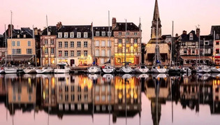 Honfleur, reste l'une des escapades incontournables de l'&eacute;t&eacute; en Normandie. | Une semaine d'actu - Newsletter de veille de l'AURH | Scoop.it