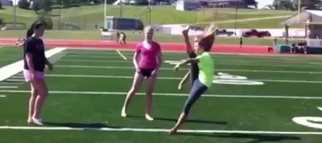 Top Viral Videos Of The Week: Everyone Watched This 4-Second Clip Of A Girl Kicking Herself In The Face | pixels and pictures | Scoop.it
