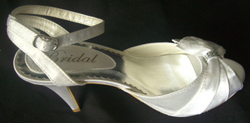 Annonce : Chaussure satin blanc strassé originale occasion pas cher - Languedoc Roussillon - Hérault - Occasion du mariage | Robes de mariée d'occasion | Scoop.it