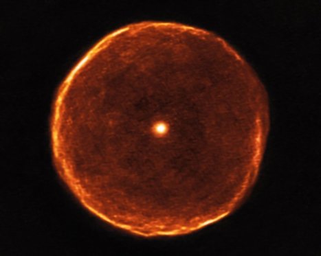 Quand une vieille étoile s’enveloppe d'une bulle cosmique - GuruMeditation | Dr. Goulu | Scoop.it