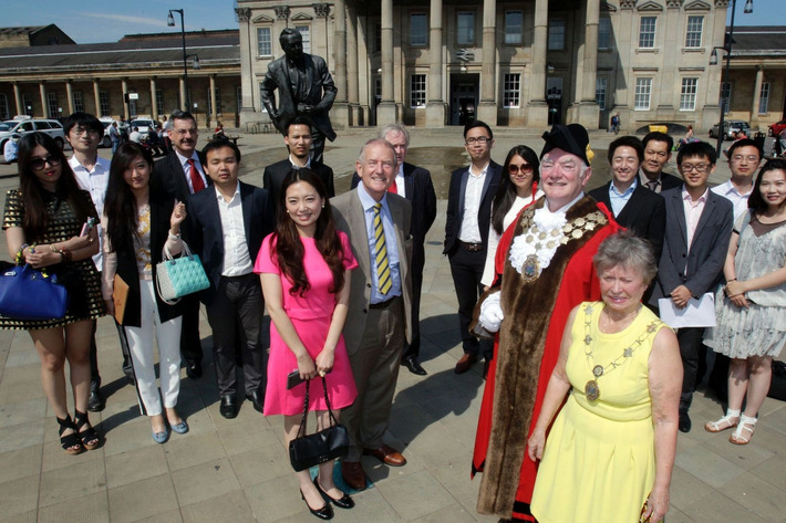 Chinese billionaires in Huddersfield to look at investment opportunities outside London | Family Office & Billionaire Report - Empowering Family Dynasties | Scoop.it