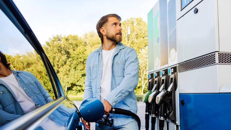 Selon l'Insee, les Fran&ccedil;ais d&eacute;pensent en moyenne un salaire par an en carburant | @ZeHub | Scoop.it
