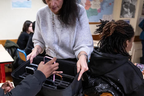 L&rsquo;interdiction du t&eacute;l&eacute;phone portable dans les lyc&eacute;es, &agrave;&nbsp;l&rsquo;&eacute;preuve du r&eacute;el et de ses contraintes, pourrait mettre plusieurs semaines &agrave; se mat&eacute;rialiser - Le Monde | Revue de presse | Scoop.it
