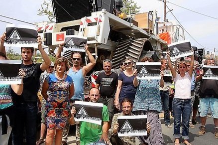 Cabezac : les anti gaz de schistes bloquent un convoi | STOP GAZ DE SCHISTE ! | Scoop.it