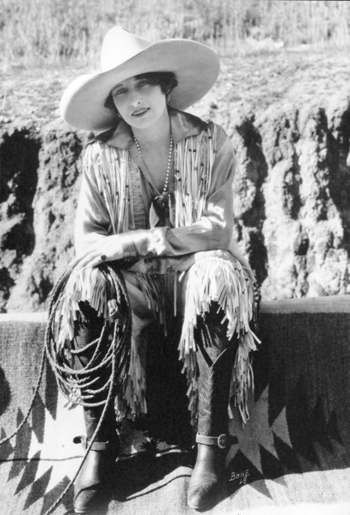 Vera Mcginnis, bronc rider, was the first woman in rodeo to wear pants like the men | Herstory | Scoop.it