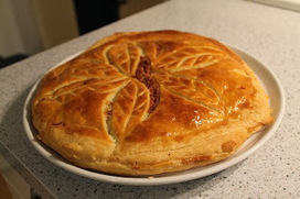 Recette de galette des Rois fourrée aux pommes et à la crème vanille (sans frangipane) | Nouvel an chinois 2019, #HappyChineseNewYear, Pessa'h, Pessah, Passover Mardi-Gras et Carnaval, fête des rois, Noël, Saint-Nicolas, Thanksgiving, Aïd el Kebir, Ramadan , muguet, 1er mai , Pâques,  origine, décoration, jeux & bricolages | Scoop.it