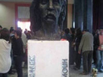 Théâtre de Béjaïa : une stèle de Abdelmalek Bouguermouh inaugurée - Culture - El Watan | Kiosque du monde : Afrique | Scoop.it
