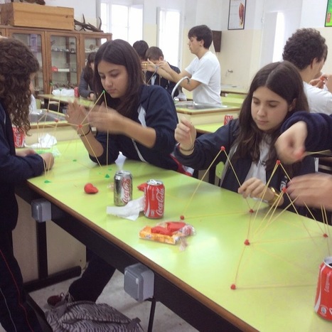 50 min en el laboratorio dan para mucho: Jugando con latas, spaghettis y plastilina | tecno4 | Scoop.it